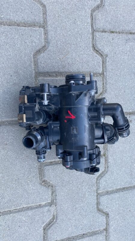 BMW X1 F48 F44 F40 15 custodia del termostato 8631943 raccordo dell'acqua